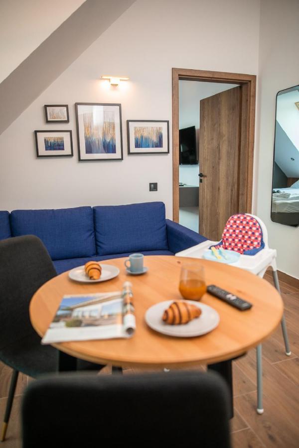 Tahiti Resort Apartments ไฮจ์ดุสโซบอสโล ภายนอก รูปภาพ