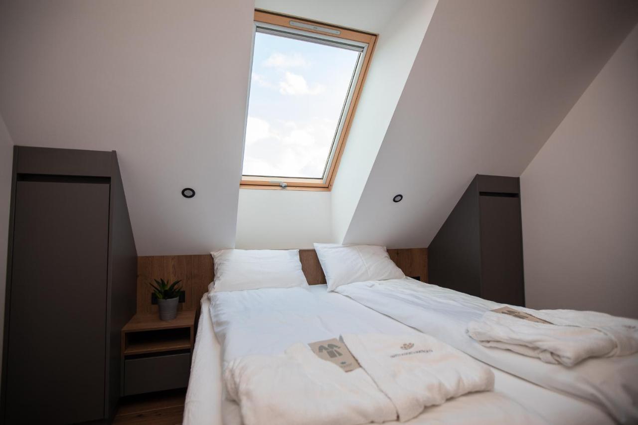 Tahiti Resort Apartments ไฮจ์ดุสโซบอสโล ภายนอก รูปภาพ