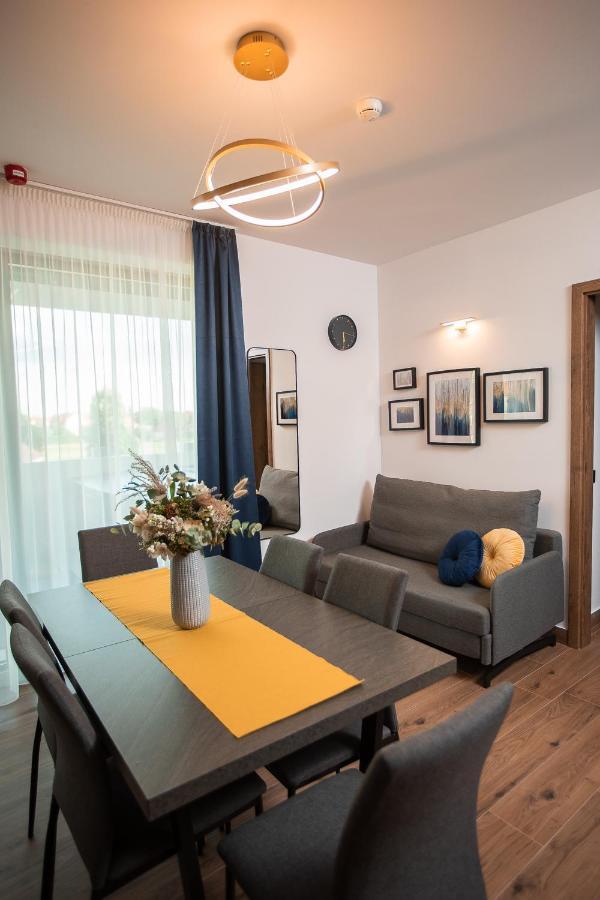 Tahiti Resort Apartments ไฮจ์ดุสโซบอสโล ภายนอก รูปภาพ