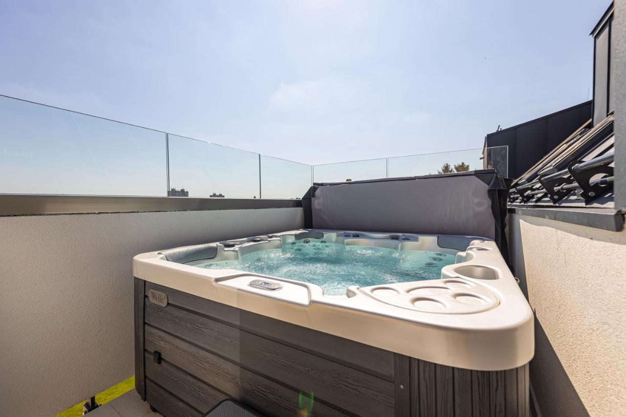 Tahiti Resort Apartments ไฮจ์ดุสโซบอสโล ภายนอก รูปภาพ