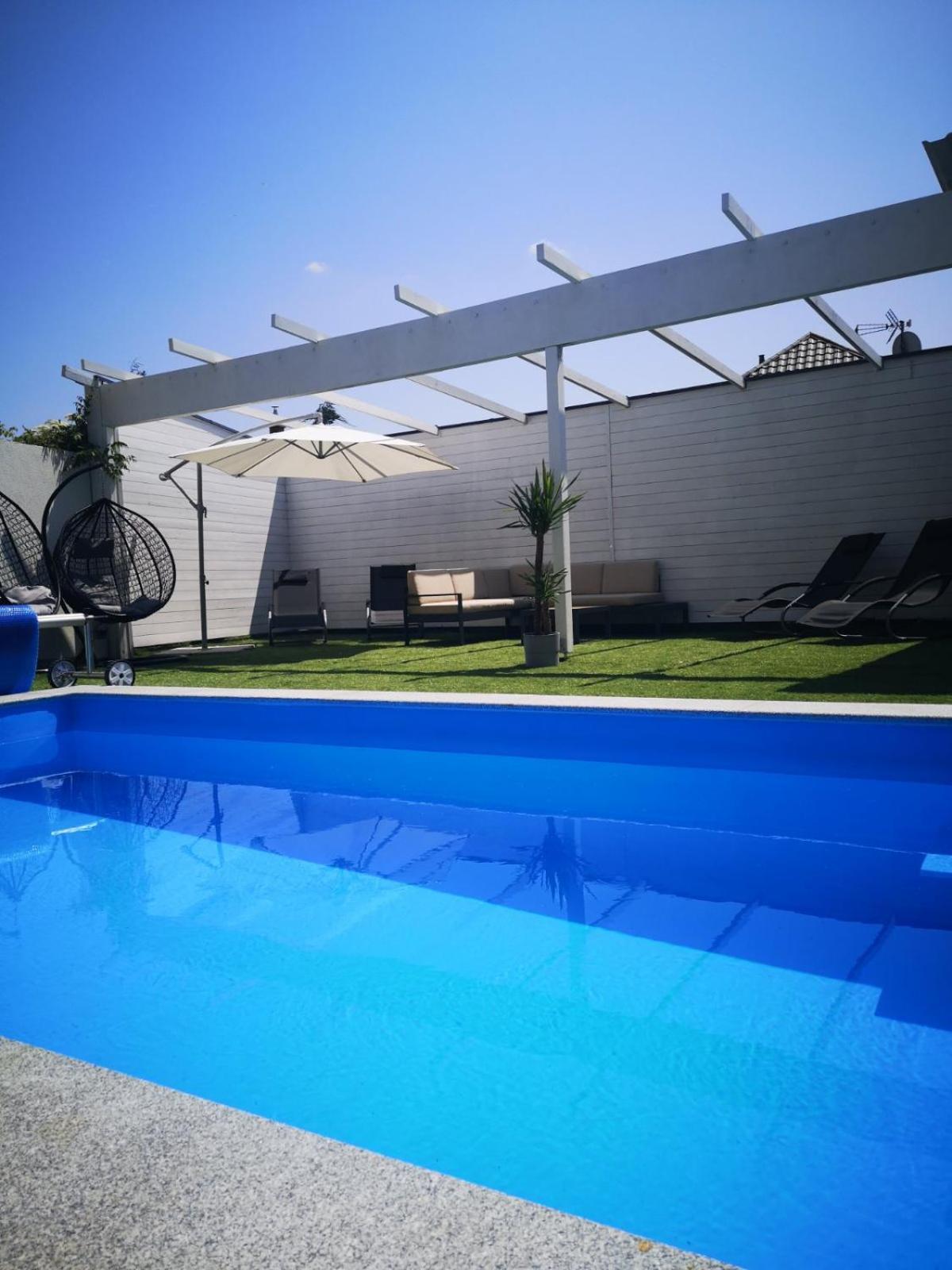 Tahiti Resort Apartments ไฮจ์ดุสโซบอสโล ภายนอก รูปภาพ